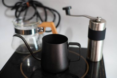 Beyaz aromalı kahve çekirdekli kahve damlaları.