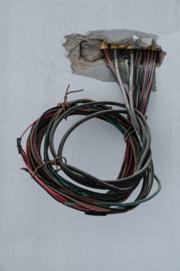 İç elektrik prizi yeni evde çalışıyor.