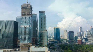 Lumpini yeşil ağaçlı modern şehir binası halka açık park havadan Bangkok Tayland manzaralı