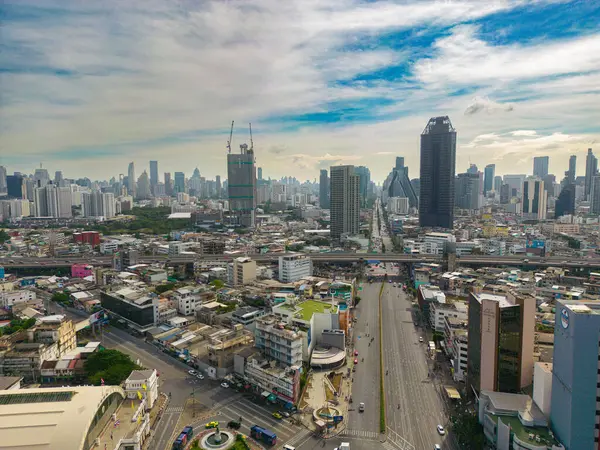 stock image Aerial view Hua Lamphong Railway Terminal Station with skyscraper buildings Bangkok downtown skyline, Thailand.