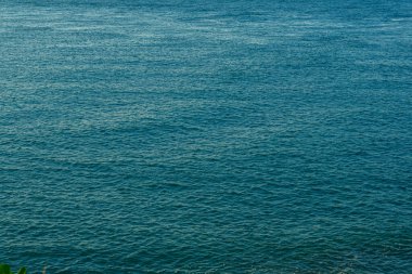 Derin turkuaz su dalgası ve doğa dokusu