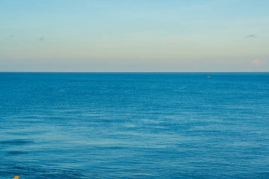 Derin turkuaz su dalgası ve doğa dokusu