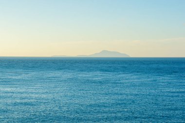 Derin turkuaz su dalgası ve doğa dokusu