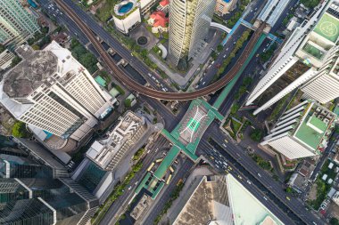 Havadan bakıldığında modern mimari ofis binası şehir merkezi Sathorn bölgesi, Tayland