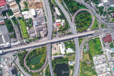 Ekspres yolu havadan görünümü gün zaman sigara kentsel çapraz
