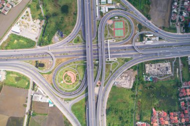 Ekspres yolu havadan görünümü gün zaman sigara kentsel çapraz