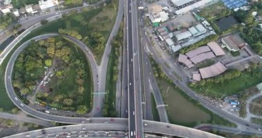 Hava görüntüleme şehir ulaşım kavşağı araba taşımacılığı endüstrisi ile kesişir
