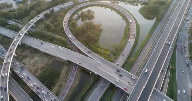 Hava görüntüleme şehir ulaşım kavşağı araba taşımacılığı endüstrisi ile kesişir