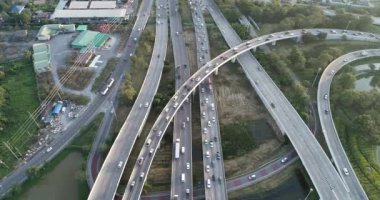 Hava görüntüleme şehir ulaşım kavşağı araba taşımacılığı endüstrisi ile kesişir