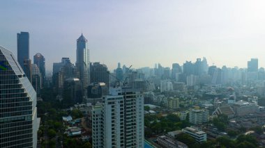 Lumpini yeşil ağaçlı modern şehir binası halka açık park havadan Bangkok Tayland manzaralı