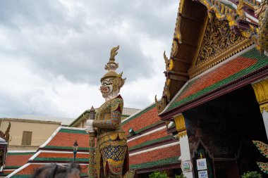 Zümrüt Buddha Tapınağı Wat Phra Kaew Bangkok Tayland 'da koruma altında.