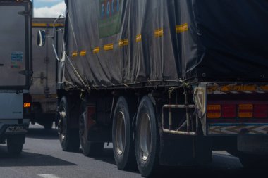 Şehir trafiği taşımacılığı endüstrisi Bangkok Tayland 'da eski bir kamyon