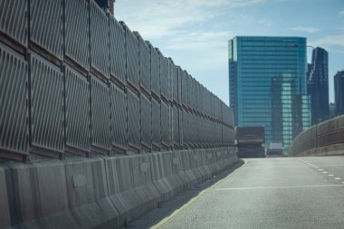 Bulanık, Bangkok Tayland 'a ulaşım geçmişi olan boş şehir yolu.