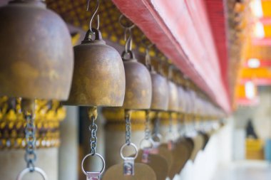 Wat Benchamabophit 'teki Ssom Brass Bell dekorasyonu Bangkok Tayland' daki mermer tapınak turu.