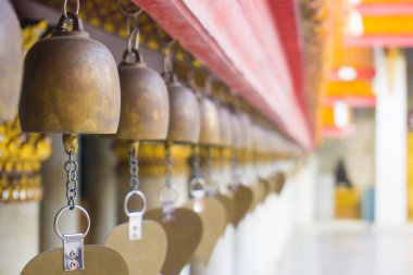 Wat Benchamabophit 'teki Ssom Brass Bell dekorasyonu Bangkok Tayland' daki mermer tapınak turu.