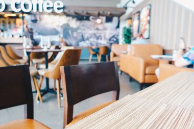 Soyut, bulanık kafeterya restoranı ve müşteri saptırıcı arka planı.