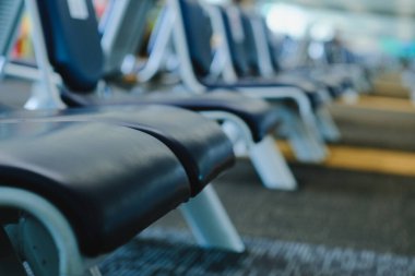 Modern havaalanı Bangkok Tayland 'da boş bir havaalanı bekliyor.