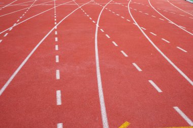 Kırmızı pistte koşan kauçuk şerit atletik arka plan kavramı