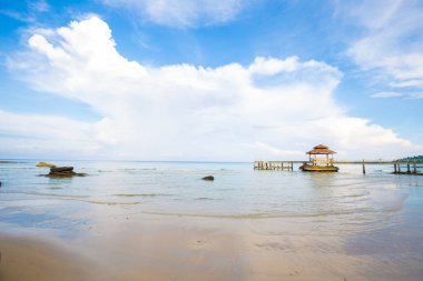 Idyllic White 's sans sea beach tropikal yağmur ormanı adası güneşli yaz tatili arka planı