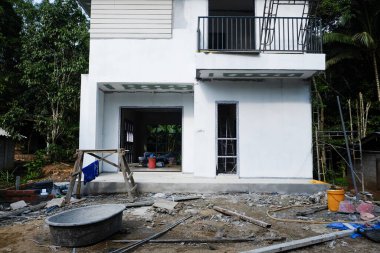 Yeni modern bina. 2 katlı ev. İnşaat alanı dışında.