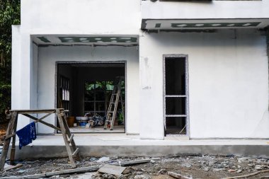 Yeni modern bina. 2 katlı ev. İnşaat alanı dışında.