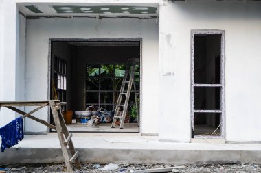 Yeni modern bina. 2 katlı ev. İnşaat alanı dışında.