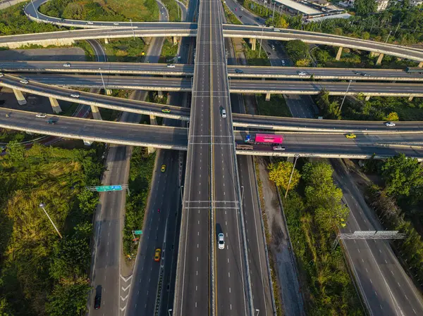 Hava görüntüsü şehir ulaşım kavşağı Araç hareketi taşımacılık endüstrisi ile kesişir