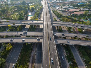 Hava görüntüsü şehir ulaşım kavşağı Araç hareketi taşımacılık endüstrisi ile kesişir