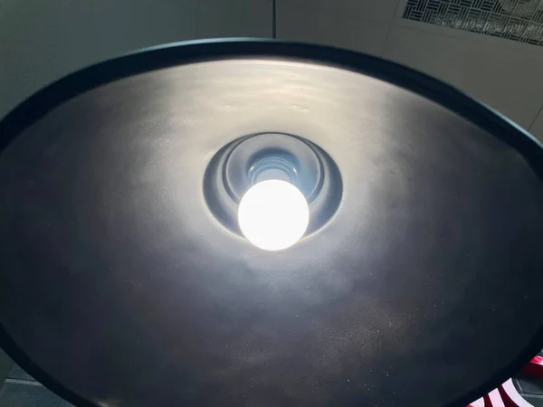 샹들리에에 전구가 램프의 사진을 클로즈업 — 스톡 사진