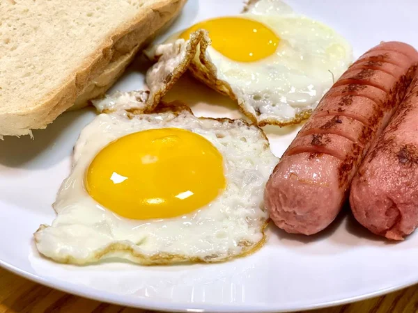 Breakfast Fried Eggs Bacon Sausage Toast Fried Egg — Stock Photo, Image