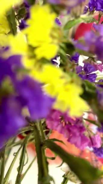 Wildblumen Blumen Einer Vase Farbige Blumen Leuchtende Blumen Blumenstrauß — Stockvideo