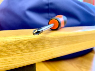 Siyah ve turuncu yıldız tornavida. tornavida uçlu yıldız, turuncu mavi ve blac