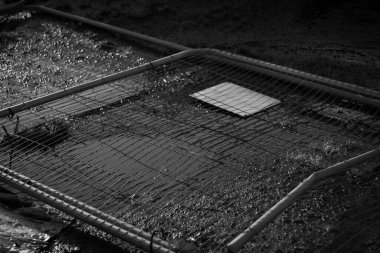 İnşaat alanı enkazı siyah beyaz