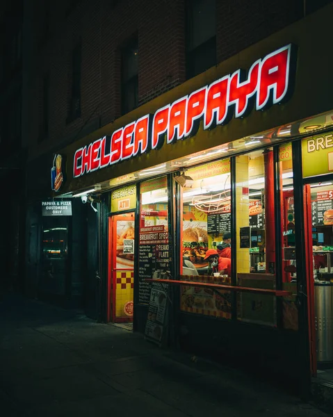 Gece Chelsea Papaya tabelası, Manhattan, New York