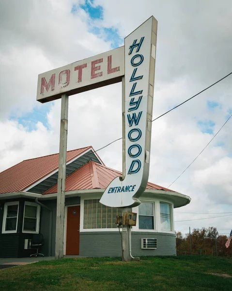 Hollywood Motel Vintage Sign New Castle Delaware — 스톡 사진