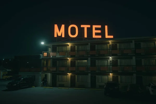 Вывеска Beltway Motel Restaurant Ночью Халеторп Мэриленд — стоковое фото
