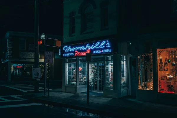 Thornhills Pharmacy Letrero Neón Vintage Por Noche Sayville Nueva York — Foto de Stock