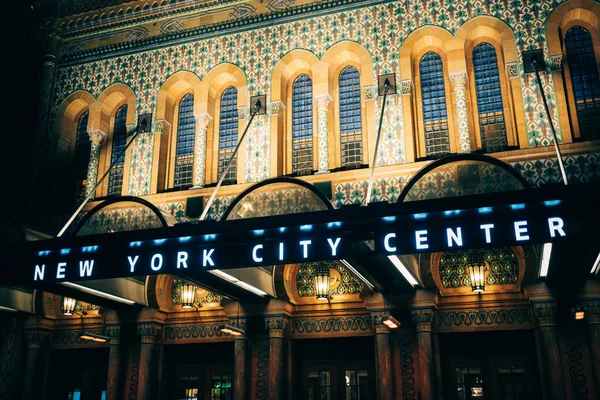 Знак New York City Center Ночью Манхэттен Нью Йорк — стоковое фото