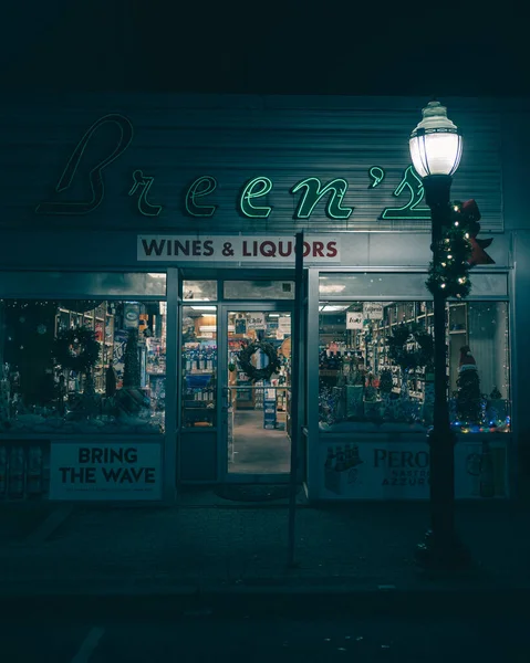 Breens Wines Liquors Vintage Neon Sign Night Cranford New Jersey — Stock Photo, Image