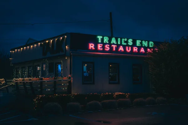 Trails End Restaurant Neon Sign Night Montauk New York — Foto de Stock