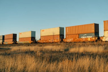 Trende altın saat ışığı, Grant, New Mexico