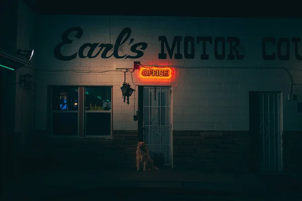 Earls Route Motor Court Motelli Yöllä Winslow Arizona — kuvapankkivalokuva