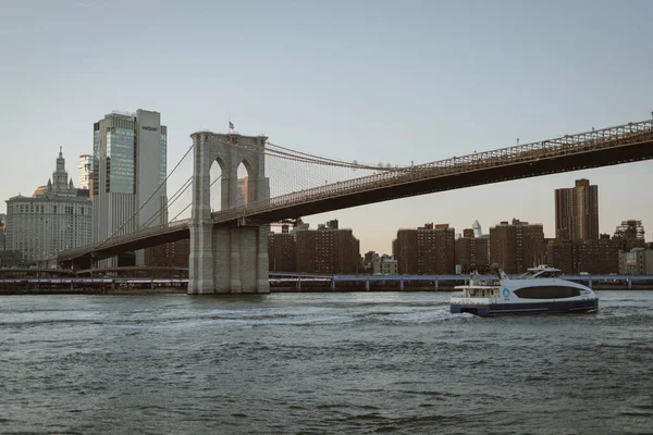 Vista Ponte Brooklyn Balsa East River Brooklyn Nova York — Fotografia de Stock