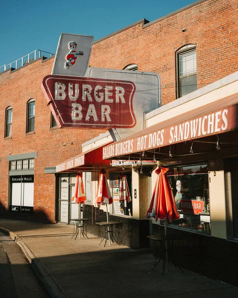 Винтажный Знак Burger Bar Бристоль Вирджиния — стоковое фото