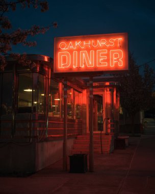 Oakhurst Lokantası 'nın eski model neon tabelası, Millerton, New York.