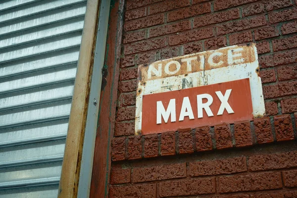 在纽约布鲁克林红钩没有马克思的标志 — 图库照片