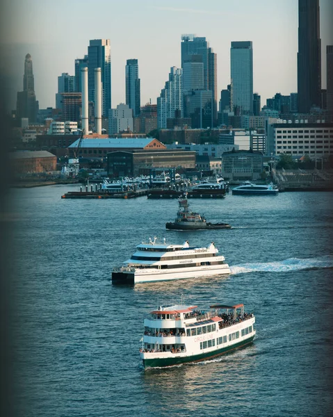 View Boats East River Williamsburg Bridge Brooklyn New York — Stock Photo, Image