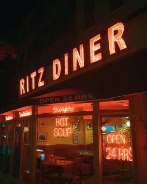 Yukarı Doğu Yakası, Manhattan, New York 'ta gece Ritz Diner' ın klasik neon tabelaları