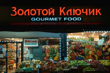 Golden Key gurme gıda mağazası, gece, Brighton Sahili, Brooklyn, New York