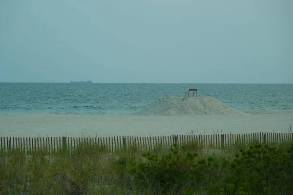 View Ocean Bench Mound Sand Long Beach New York — Stock Photo, Image